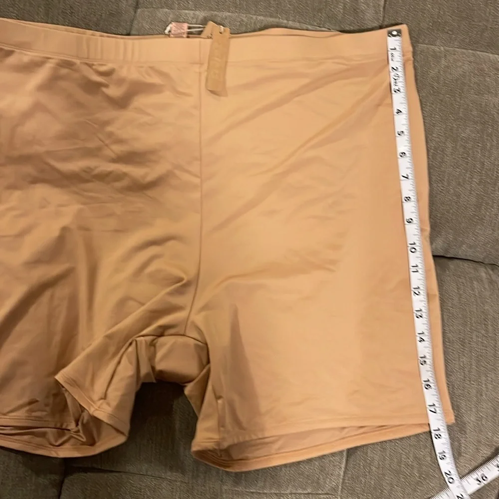 Skims Swim Mid waist ochre short